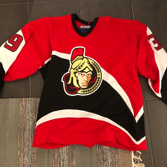 Signed 2005-2006 Dominik Hasek Ottawa sens jersey - Picture 2 of 5